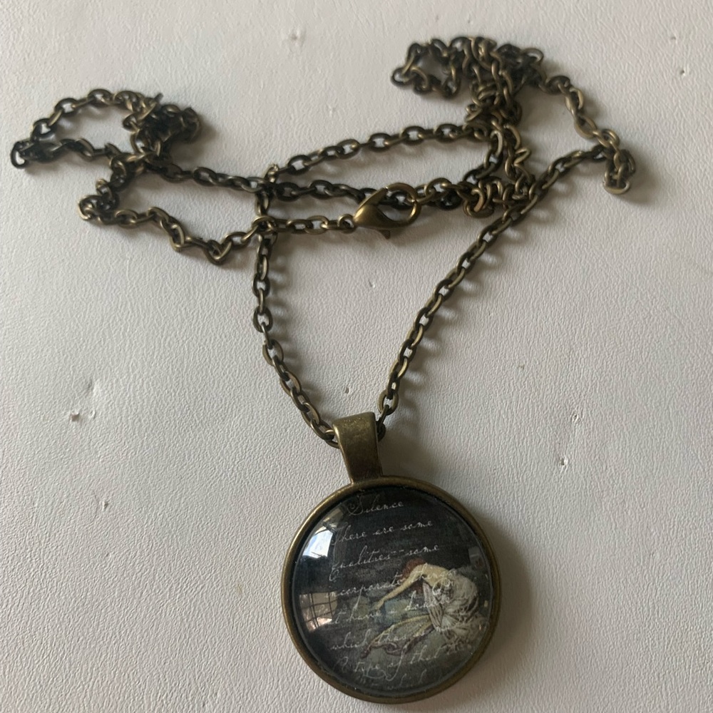 Necklace Poe View 2